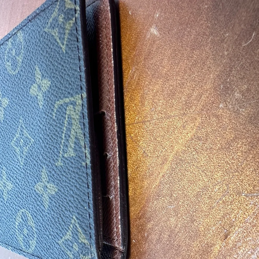 Louis Vuitton Monogram Portefeuille
Marco Bifold Wallet - Picture 4 of 12